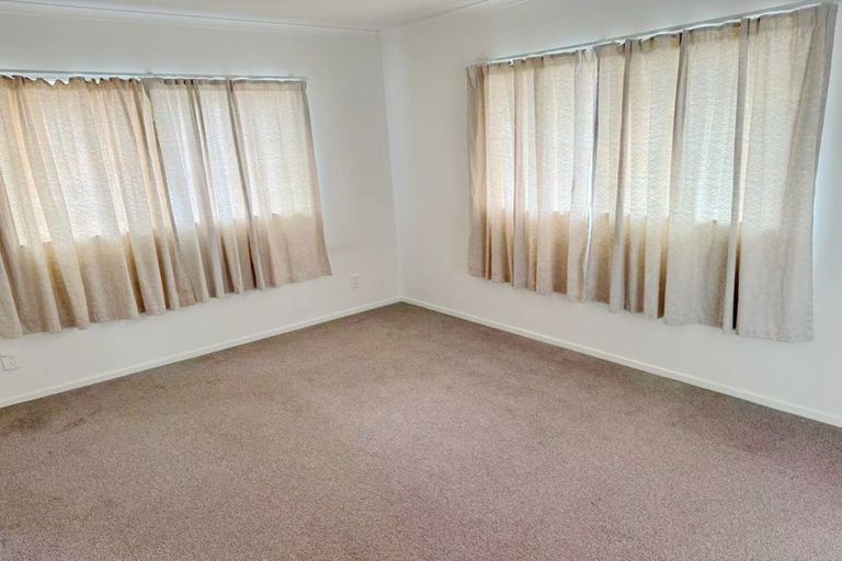 Photo of property in 102a Wharf Road, Te Atatu Peninsula, Auckland, 0610