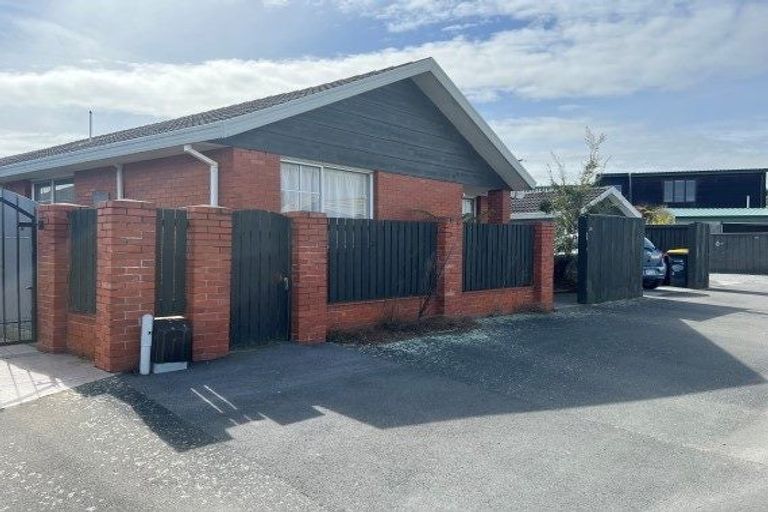 Photo of property in 28 Sawtell Place, Northcote, Christchurch, 8052