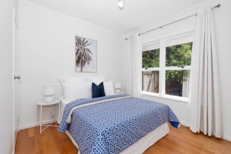 Photo of property in 1/35 Shakespeare Road, Milford, Auckland, 0620