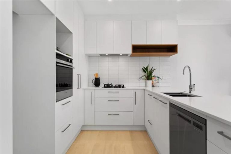 Photo of property in 18 Rauriki Lane, Rosehill, Papakura, 2113