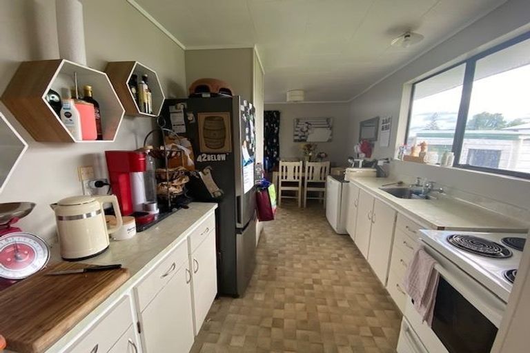 Photo of property in 1 Latham Stubbs Crescent, Waipawa, 4210