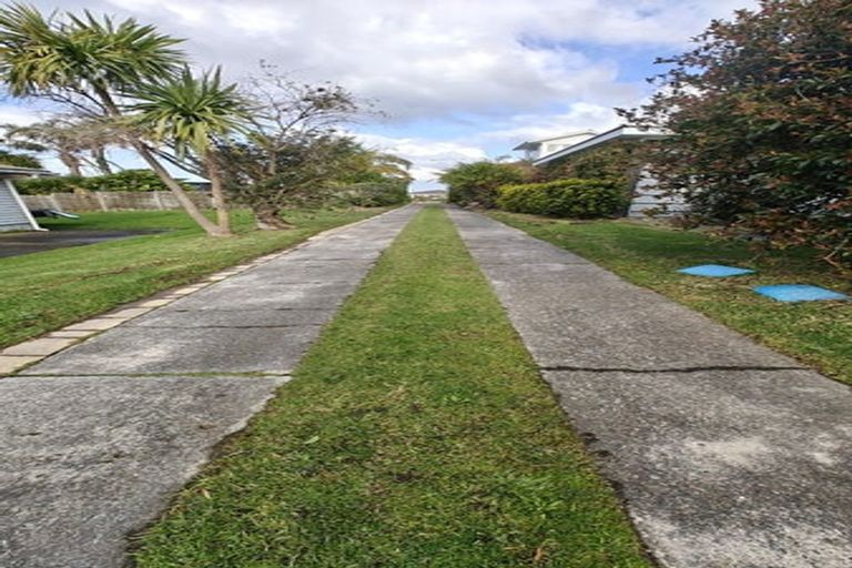 Photo of property in 4/73 Castor Bay Road, Castor Bay, Auckland, 0620