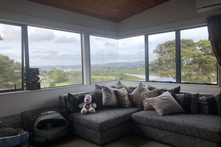 Photo of property in 125c Colwill Road, Massey, Auckland, 0614