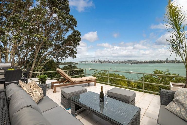 Photo of property in 11 Hinemoa Street, Birkenhead, Auckland, 0626