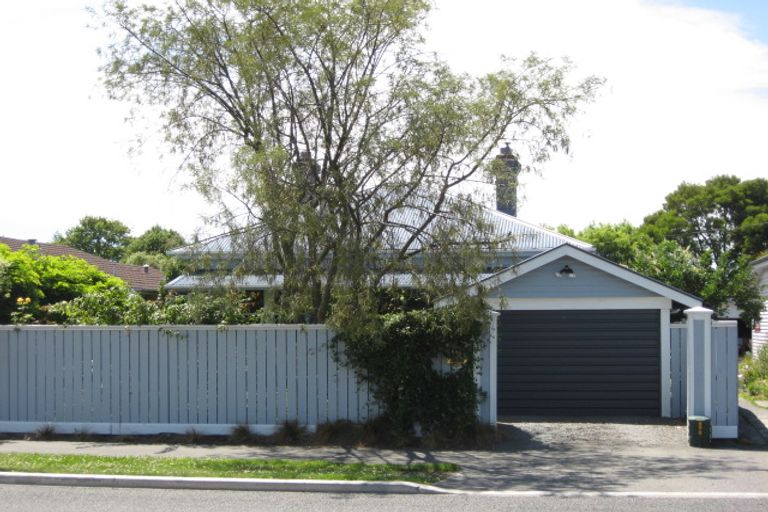 Photo of property in 104 Geraldine Street, Edgeware, Christchurch, 8013