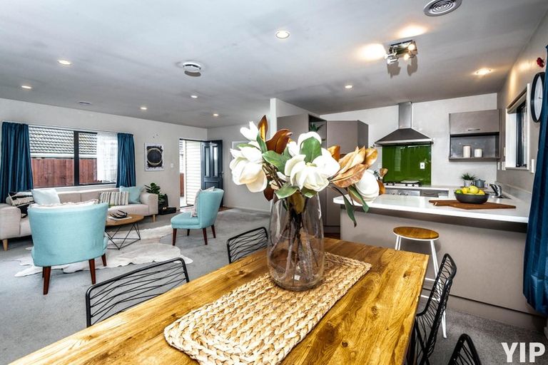 Photo of property in 36c Horokiwi Road West, Newlands, Wellington, 6037