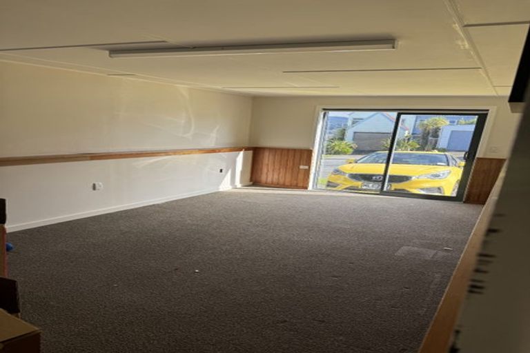 Photo of property in 158 Akaroa Drive, Maupuia, Wellington, 6022