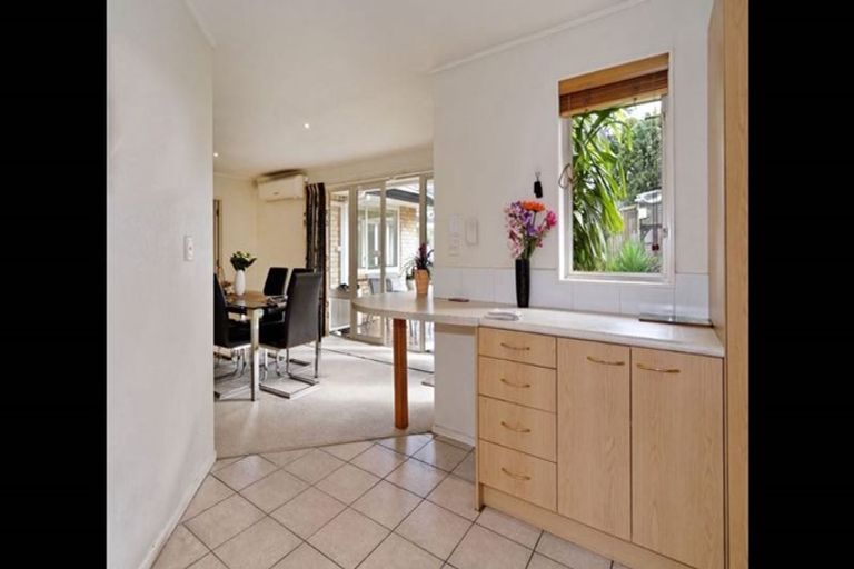 Photo of property in 63 Kingdale Road, Henderson, Auckland, 0610