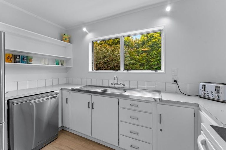 Photo of property in 1/14 Sunward Rise, Glenfield, Auckland, 0629