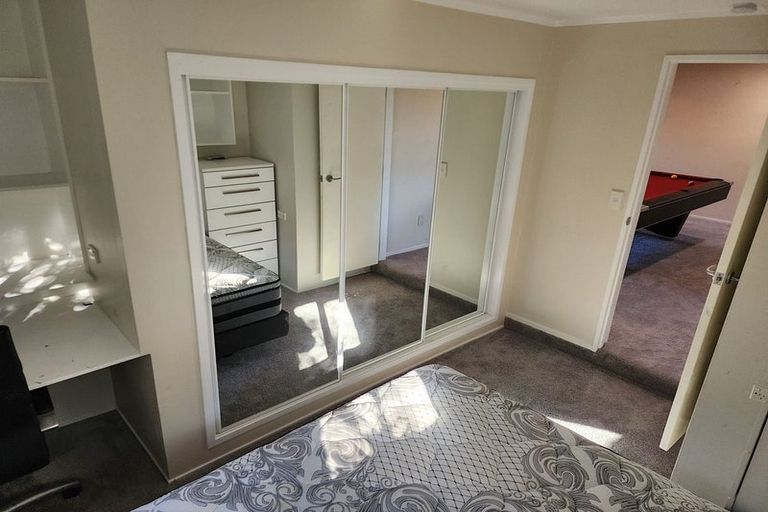 Photo of property in 102 Wiseley Road, West Harbour, Auckland, 0618