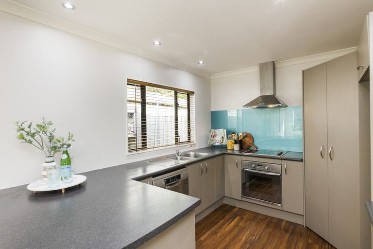 Photo of property in 128 Hillcrest Drive, Kelvin Grove, Palmerston North, 4414