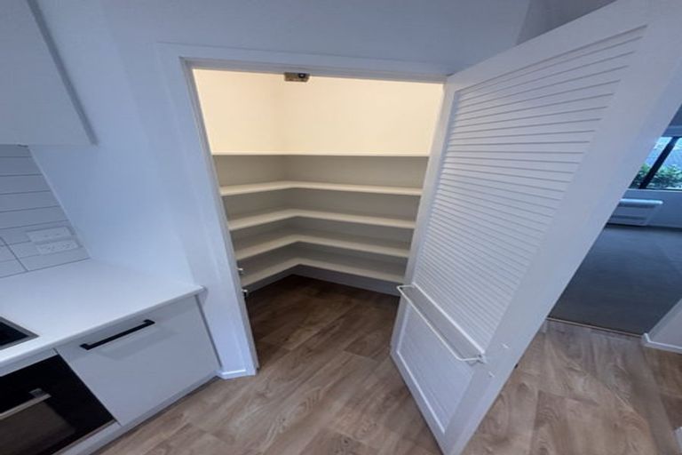 Photo of property in 14 Mark Edward Drive, Half Moon Bay, Auckland, 2012