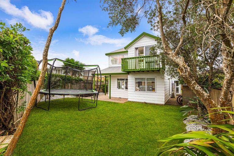 Photo of property in 41 Colwill Road, Massey, Auckland, 0614