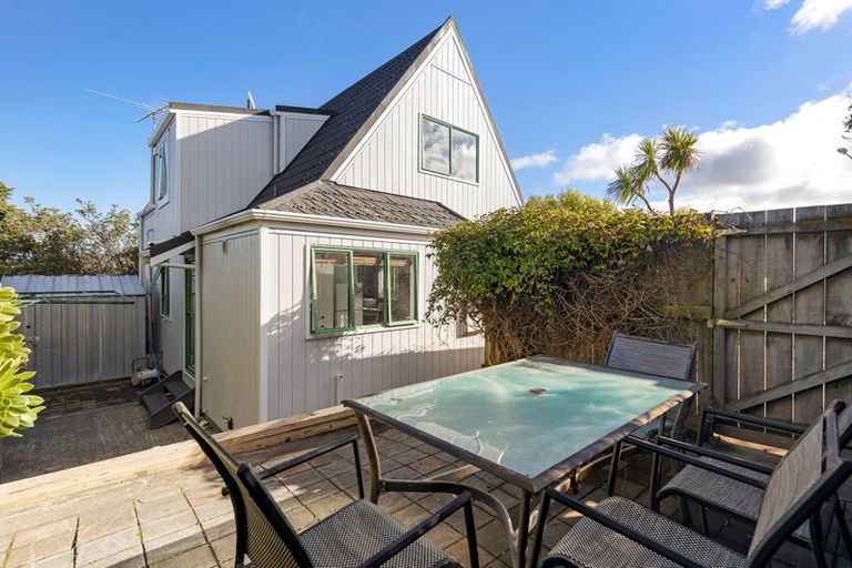 Photo of property in 60 Frobisher Street, Island Bay, Wellington, 6023