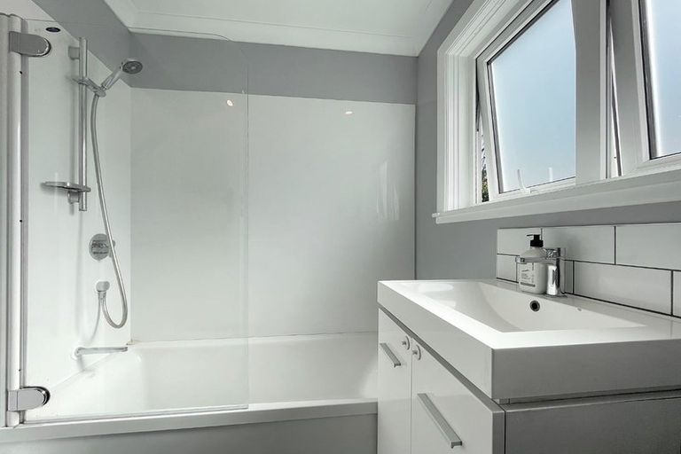 Photo of property in 28 Montgomery Avenue, Karori, Wellington, 6012