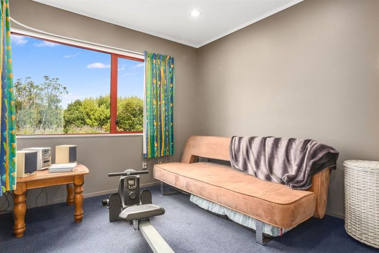 Photo of property in 12 Kilkelly Close, Tawa, Wellington, 5028