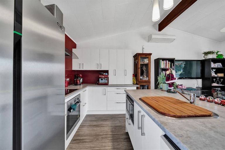 Photo of property in 1 Waihi Road, Hawera, 4610