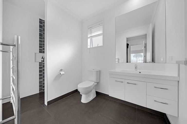 Photo of property in 54 Te Ara Aukati Terrace, Pokeno, 2471