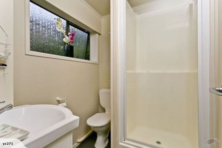 Photo of property in 3 Sunset Road, Totara Vale, Auckland, 0632