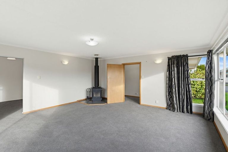 Photo of property in 10 Aztec Place, Redwood, Christchurch, 8051