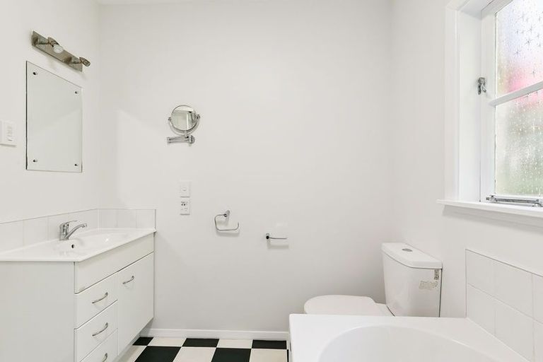 Photo of property in 169 Broderick Road, Johnsonville, Wellington, 6037