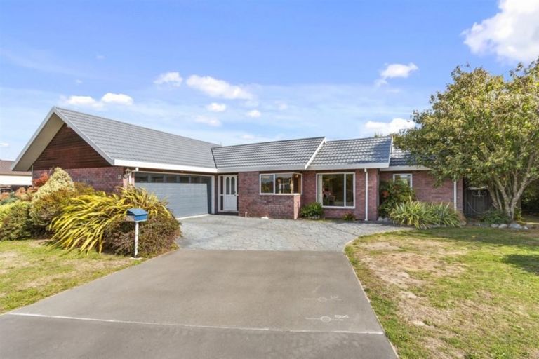 Photo of property in 33 Kirsten Place, Parklands, Christchurch, 8083