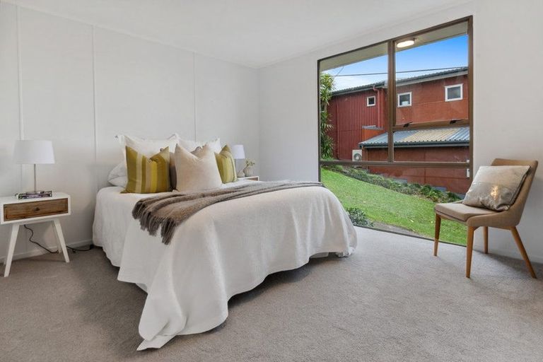 Photo of property in 1/16 Hogans Road, Glenfield, Auckland, 0629