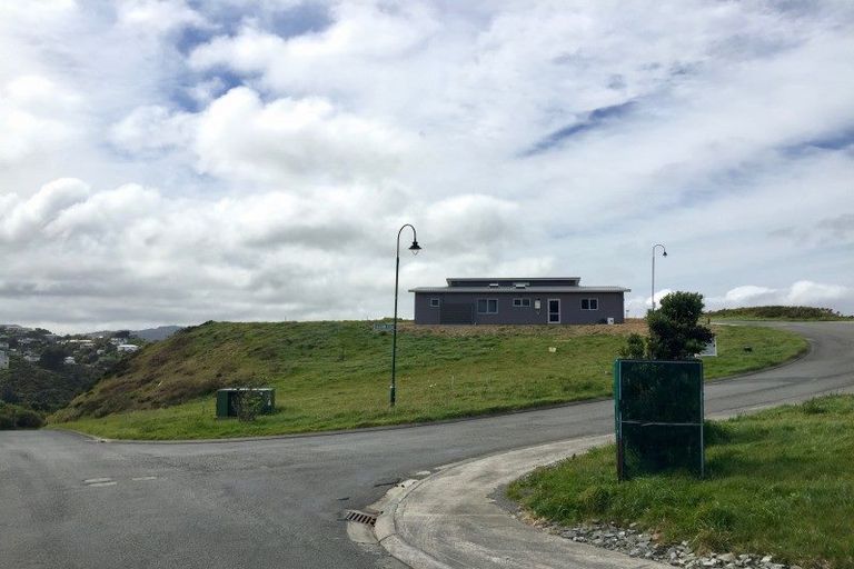 Photo of property in 9a Grumman Lane, Newlands, Wellington, 6037