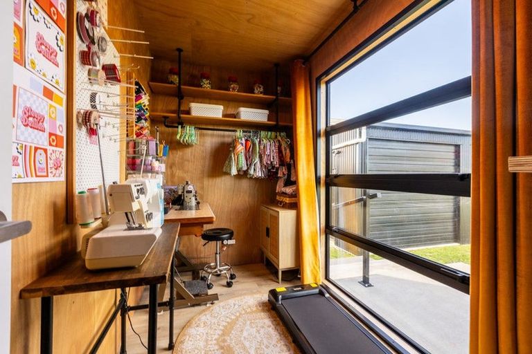 Photo of property in 237 Croydon Road, Midhirst, Stratford, 4394