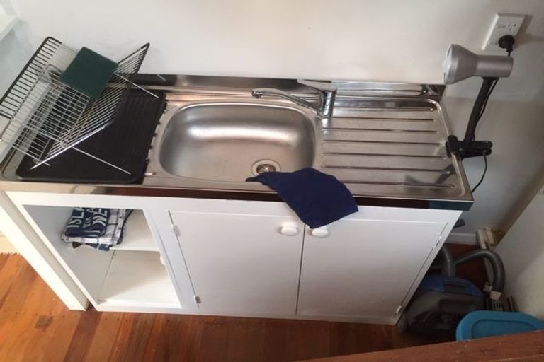 Photo of property in 36 Curtis Street, Northland, Wellington, 6012