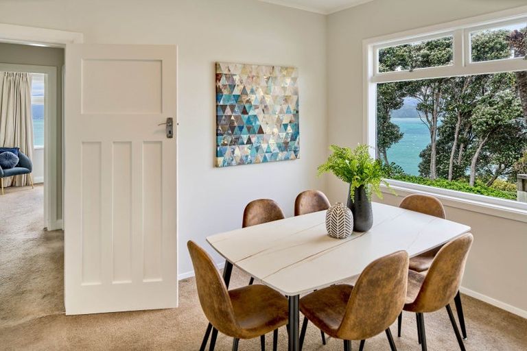 Photo of property in 134 Nevay Road, Karaka Bays, Wellington, 6022