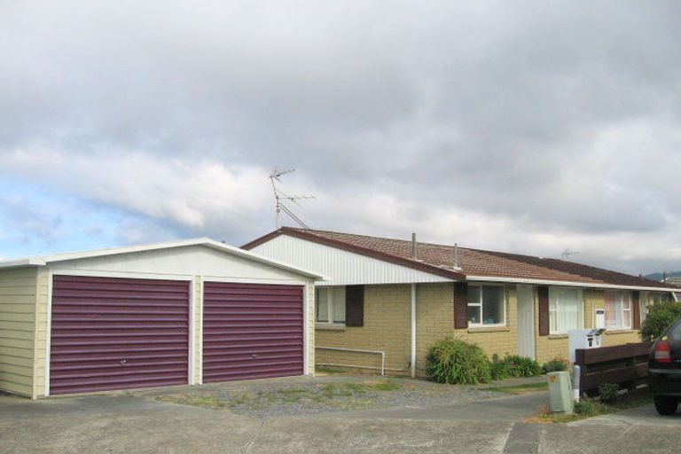 Photo of property in 36 Duchess Place, Maupuia, Wellington, 6022