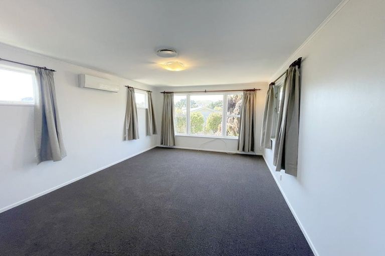 Photo of property in 43 Lynda Avenue, Paparangi, Wellington, 6037