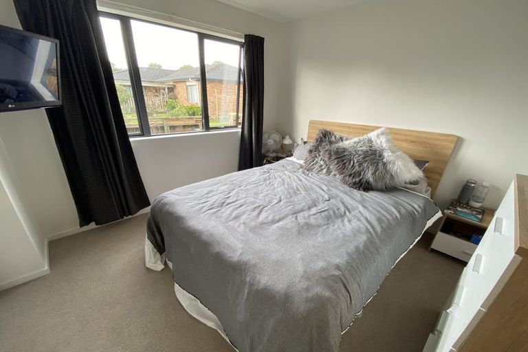 Photo of property in 19 Hewlett Road, Massey, Auckland, 0614