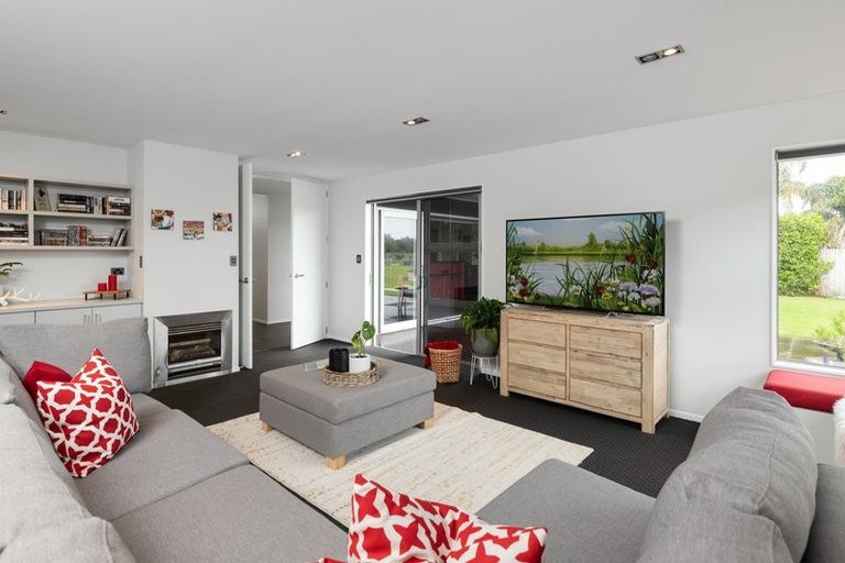 Photo of property in 115 Oriental Parade, Papamoa Beach, Papamoa, 3118