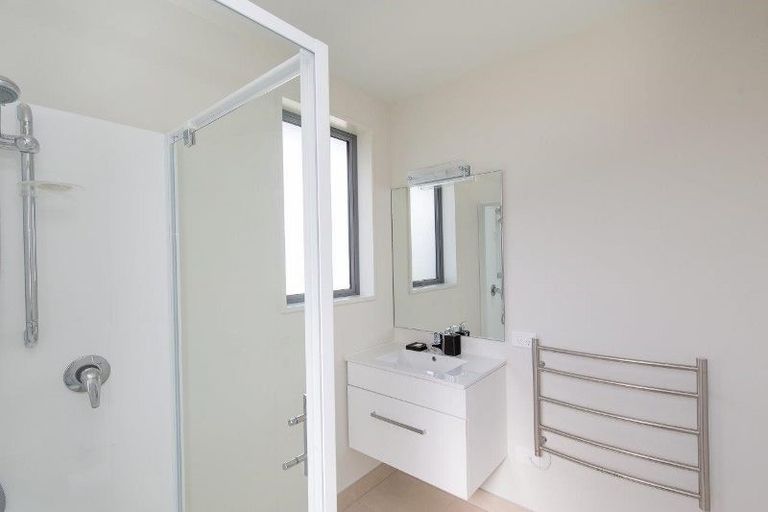 Photo of property in 10 Makomako Road, Wanaka, 9305