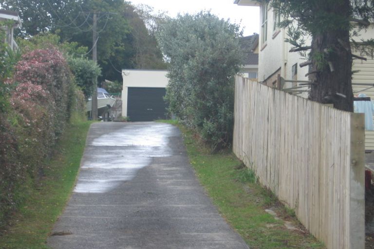 Photo of property in 17a Peach Road, Glenfield, Auckland, 0629