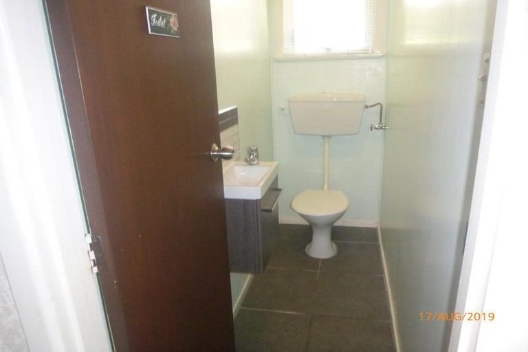 Photo of property in 2 Nielsen Place, Massey, Auckland, 0614