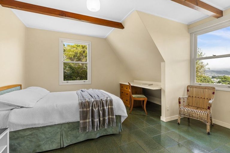 Photo of property in 51 Awa Road, Karaka Bays, Wellington, 6022