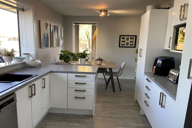 Photo of property in 91 Oakhampton Street, Hornby, Christchurch, 8042