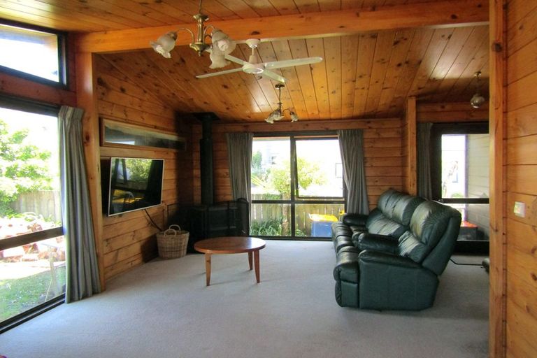 Photo of property in 22 Marina View Drive, West Harbour, Auckland, 0618