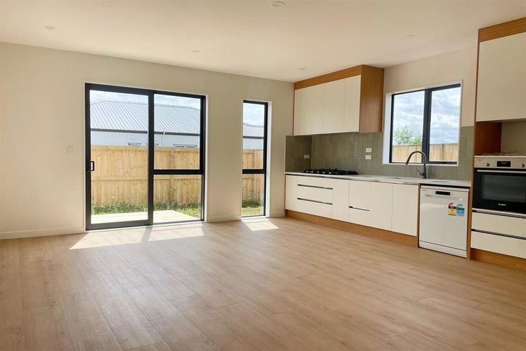 Photo of property in 8 Ihi Place, Karaka, 2578