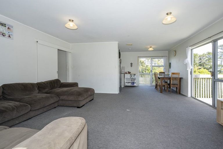 Photo of property in 23 Luckens Road, West Harbour, Auckland, 0618