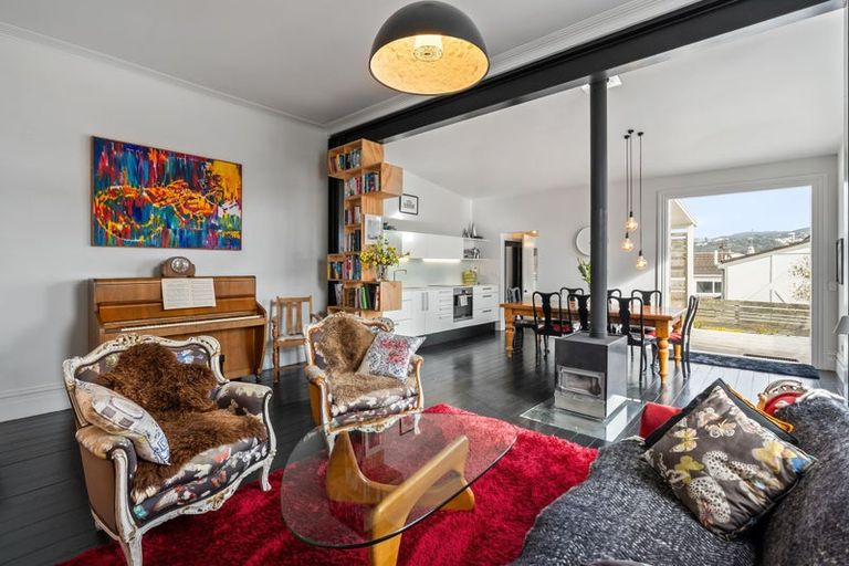 Photo of property in 66 Roxburgh Street, Mount Victoria, Wellington, 6011