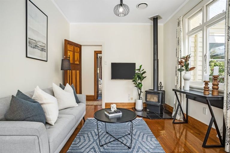 Photo of property in 57 Martin Avenue, Beckenham, Christchurch, 8023