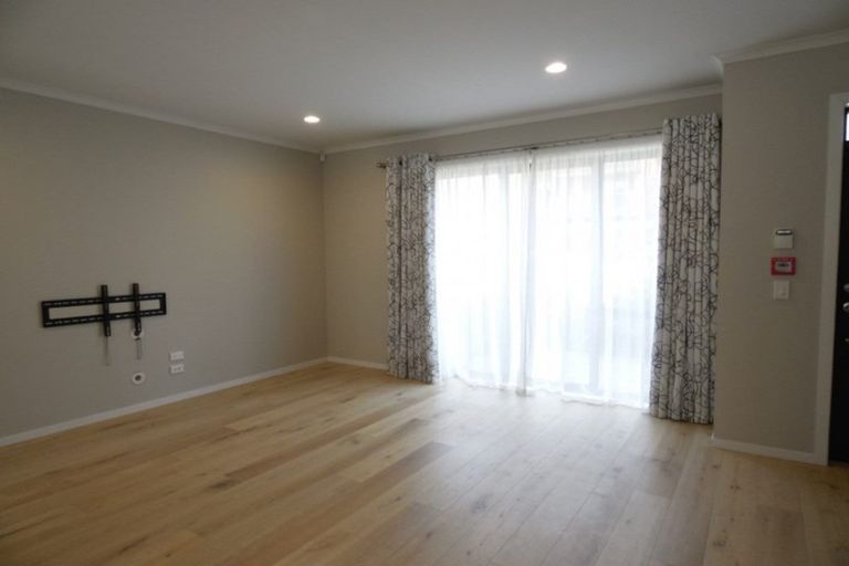 Photo of property in 213 Hobsonville Point Road, Hobsonville, Auckland, 0616