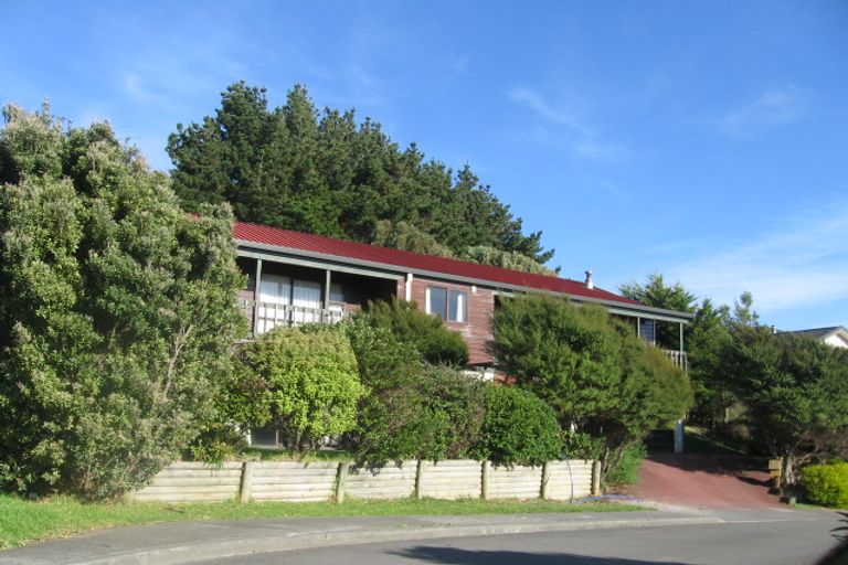 Photo of property in 28 The Crowsnest, Whitby, Porirua, 5024