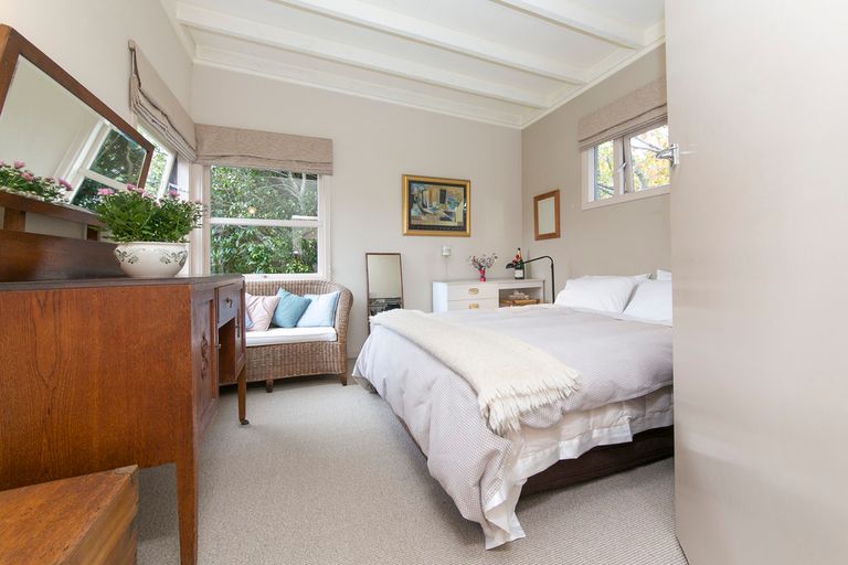 Photo of property in 51 Kent Terrace, Riverhead, 0820