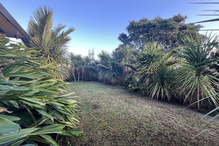 Photo of property in 15 Del Mar Place, Merrilands, New Plymouth, 4312