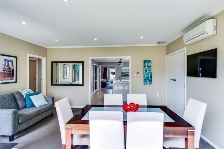 Photo of property in 37 Avondale Road, Taradale, Napier, 4112